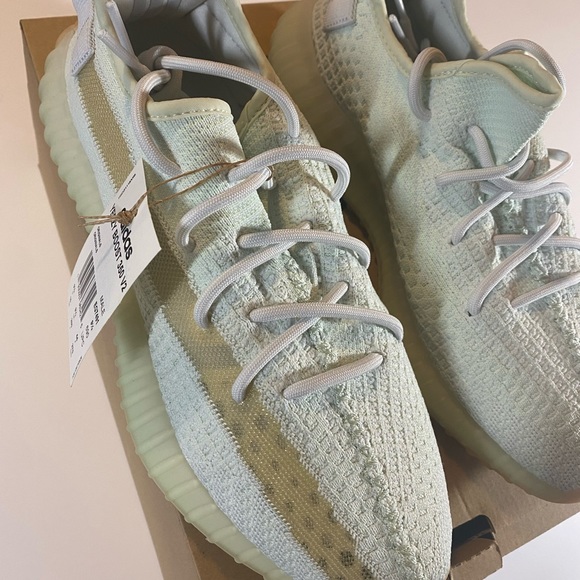 Yeezy 350 V2 Hyperspace - Picture 4 of 4